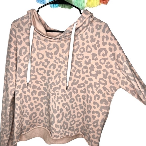 Peyton Jensen Pink Gray Leopard Pull Over Hooded Sweatshirt Size Small - Picture 6 of 15